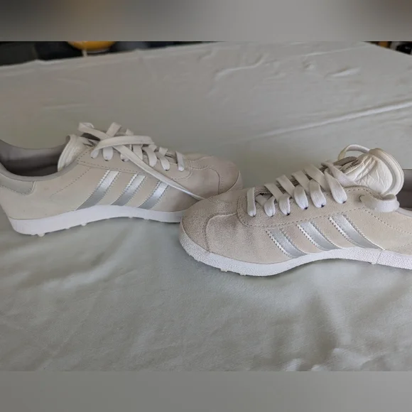 Adidas Gazelle Women's Spikeless Golf Shoes - Picture 8 of 16